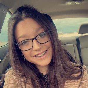 Meet your Posher, Chloe